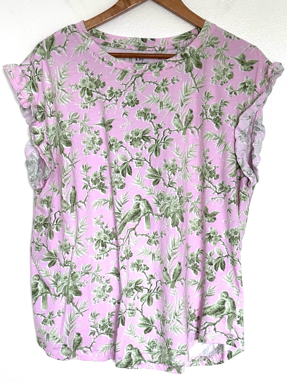 Crown & Ivy Plus Shirt Women’s 1X Pink Floral Bird Print Lightweight Pullover